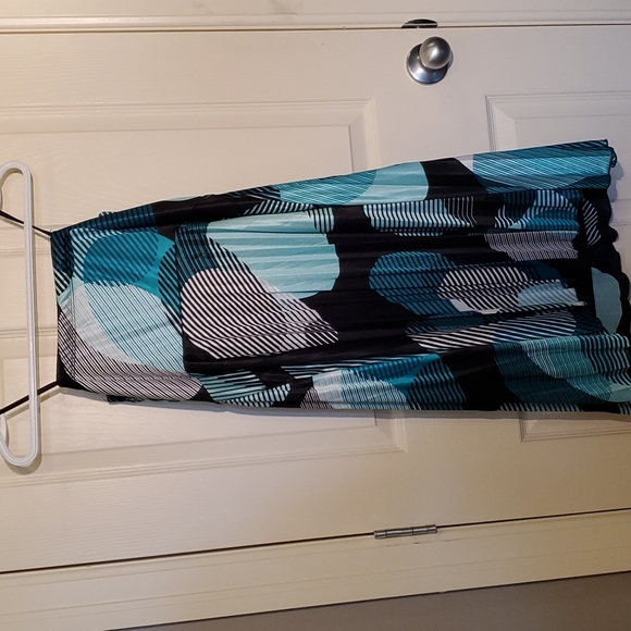 Le Chateau Strapless Dress - Picture 4 of 4